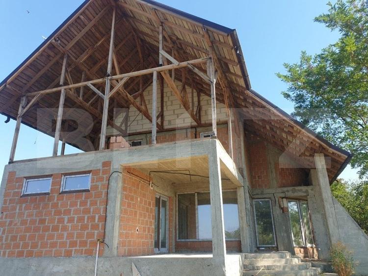Casă individuală cu 6 camere cu Teren 1000 Mp în Tărtășești