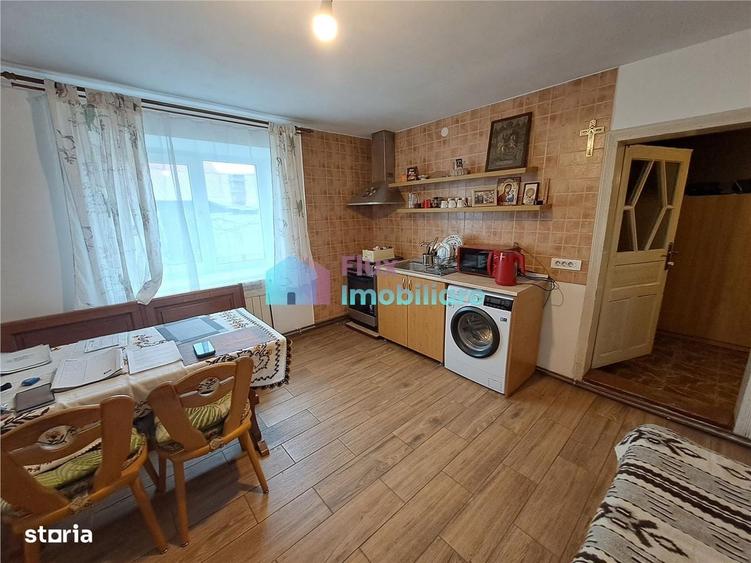 Casă cu 4 camere în Cornu Luncii