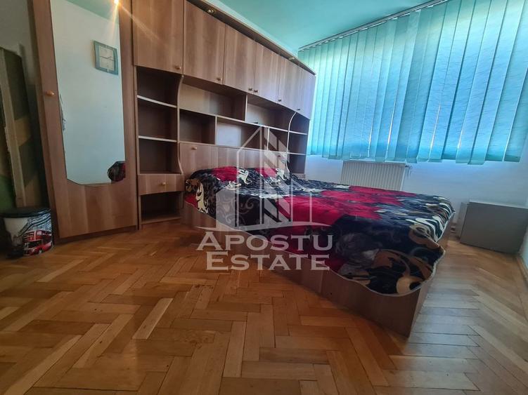 Apartament cu 3 camere decomandat, mobilat în Complex Studențesc