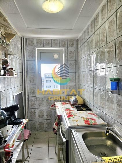Apartament cu 3 camere semidecomandat în Berceni