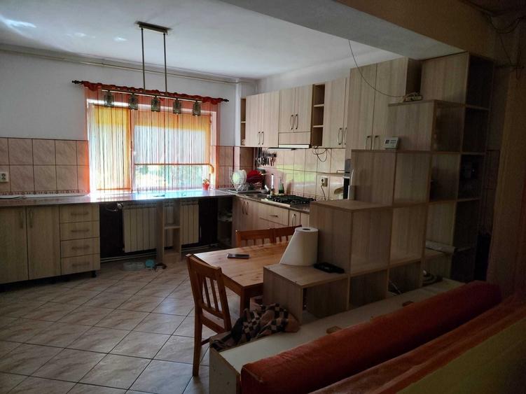 Apartament cu 3 camere decomandat în Exterior Vest