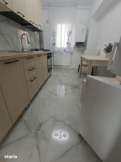 Apartament cu 3 camere decomandat în Petros