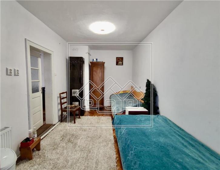 Apartament cu 4 camere semidecomandat în Ultracentral