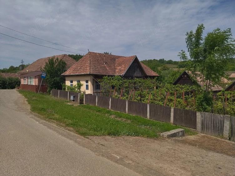 Casă cu 3 camere cu Teren 2900 Mp în Moișa