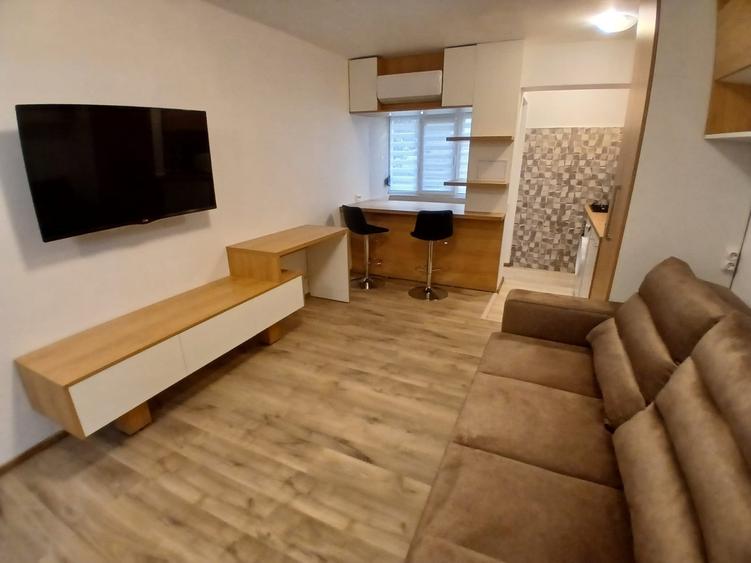 Garsonieră decomandată, mobilată în Galata