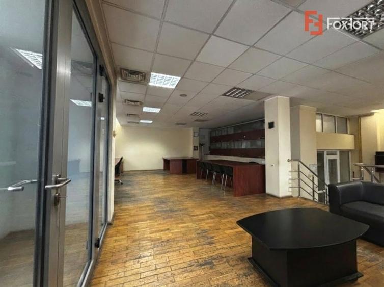 Birou, de 180 mp, în Complex Studențesc