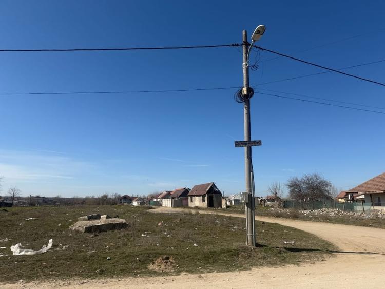 Teren Construcții extravilan de 4523 mp, în Cernele