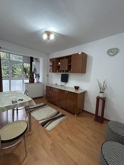 Apartament cu 3 camere decomandat în Ceardac