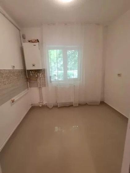 Apartament 2 camere, decomandat, zona Tatarasi - 4
