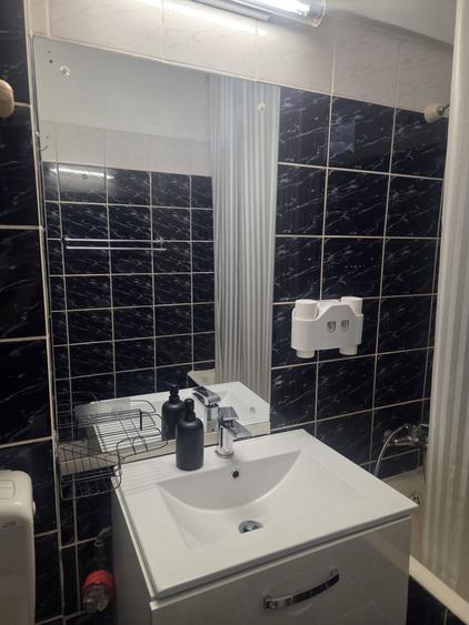 Apartament cu 3 camere semidecomandat în Drumul Taberei