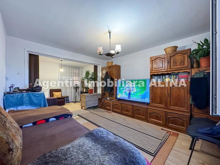 Apartament cu 3 camere decomandat în Piața Centrală