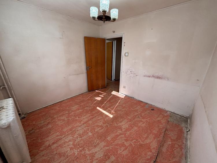 Apartament cu 2 camere semidecomandat în Tei