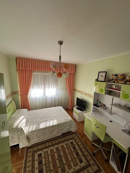 Apartament cu 3 camere decomandat în Orizont