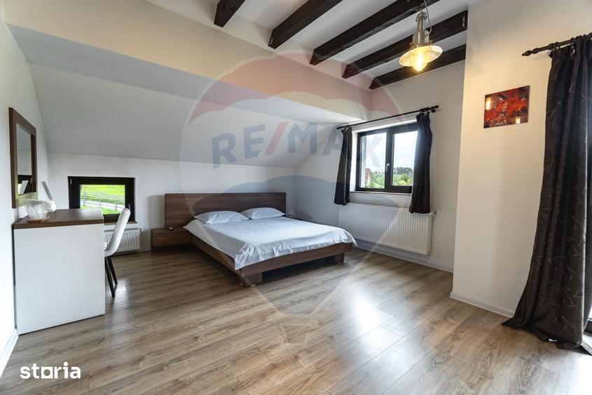 Casă cu 9 camere cu Teren 3000 Mp în Moieciu
