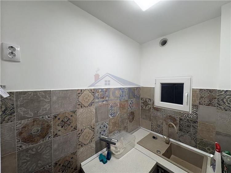 Apartament cu 3 camere semidecomandat în Universitate