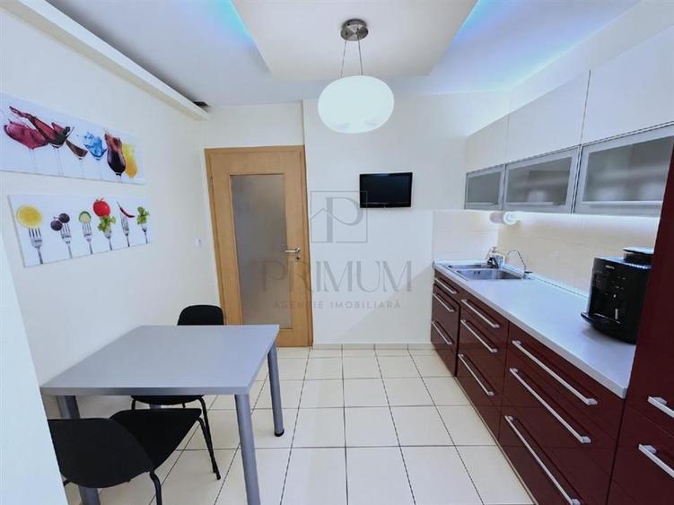 Apartament cu 3 camere decomandat în Torontalului