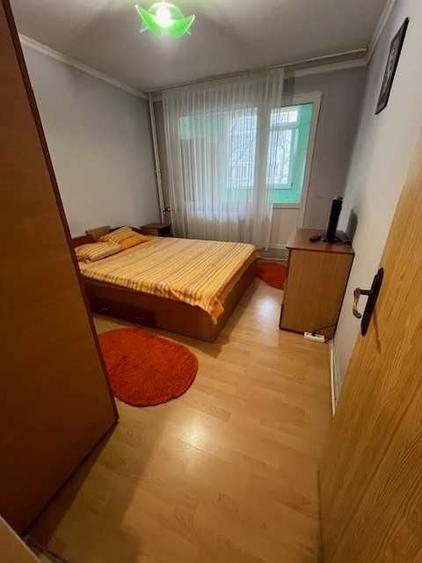 Apartament cu 3 camere semidecomandat în Giurgiului