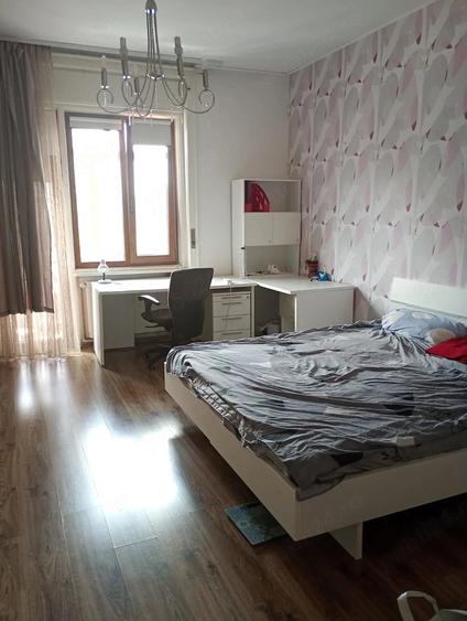 Apartament cu 4 camere semidecomandat în Medicină