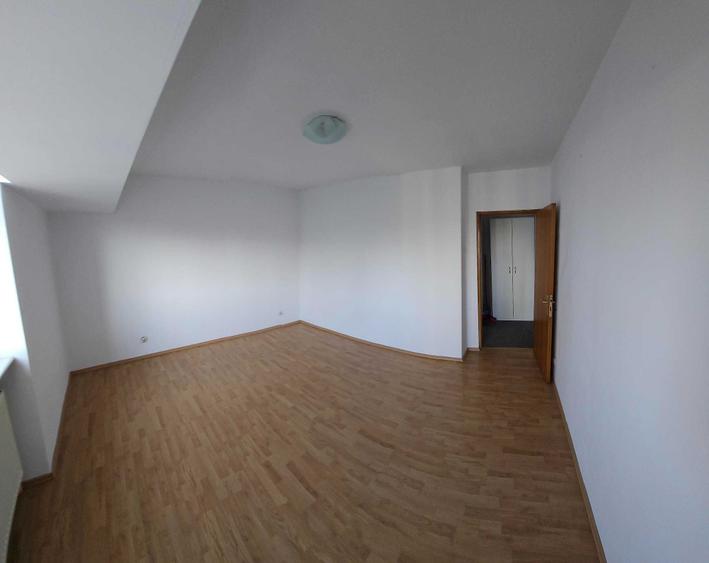 Apartament cu 2 camere decomandat în Titulescu