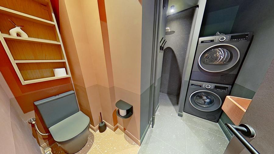 Apartament cu 3 camere semidecomandat în Calea Victoriei