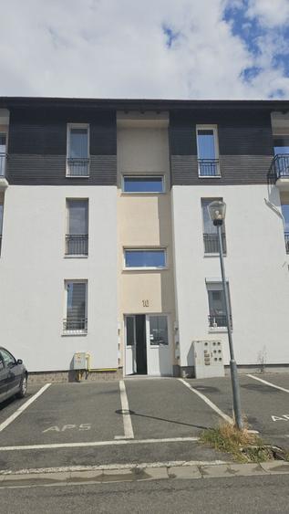 Apartament cu 3 camere decomandat în Lotrioara