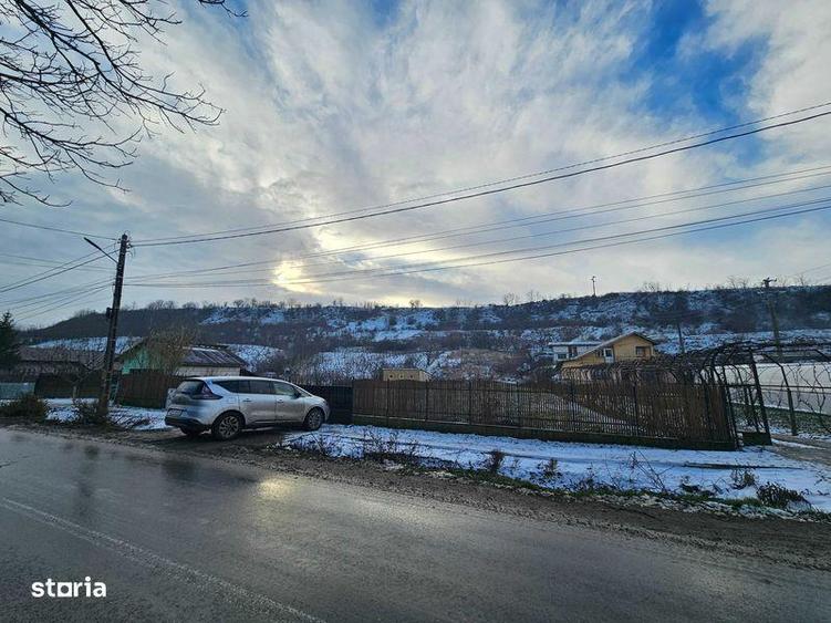 Teren de 2900 mp, în Hotarele
