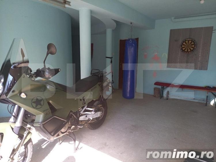Casă cu 8 camere cu Teren 3500 Mp în Central