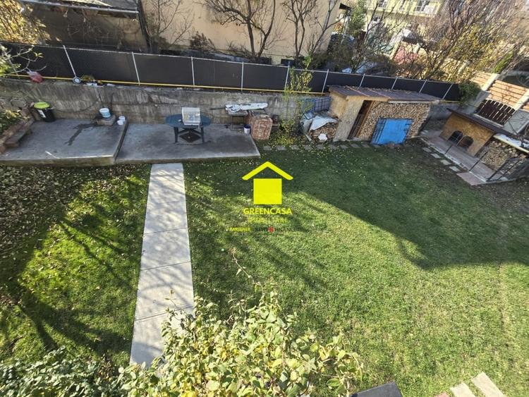 Casă individuală cu 7 camere cu Canalizare în Borhanci