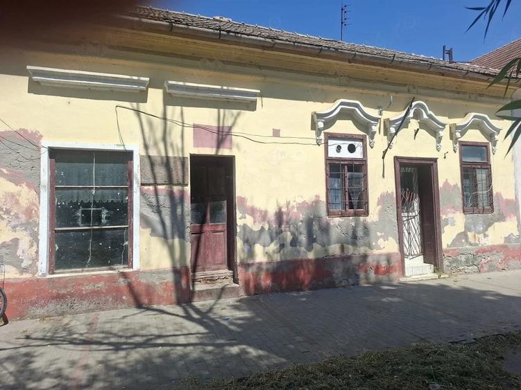 Spațiu comercial, de 800 mp, în Comloșu Mic