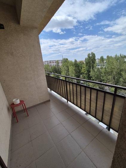 Apartament cu 3 camere decomandat, mobilat în Metalurgiei