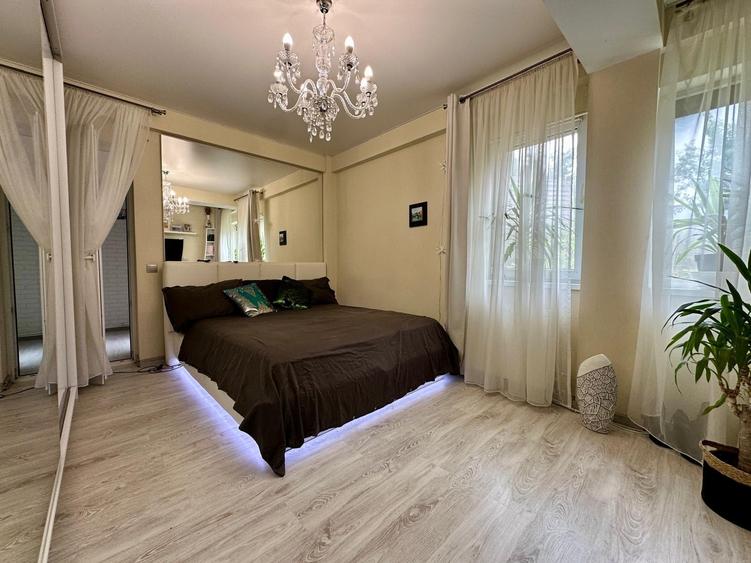 Apartament cu 3 camere semidecomandat în Bucium