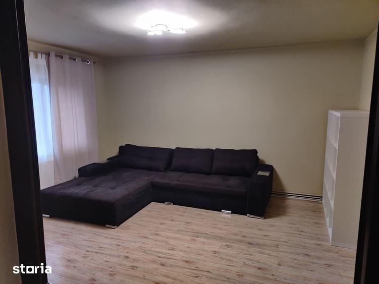 Apartament cu 3 camere decomandat în Exterior Vest