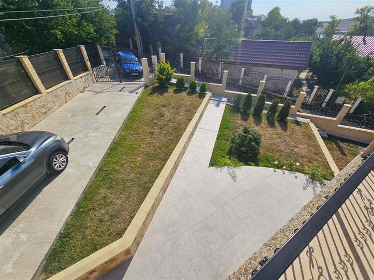 Casă cu 5 camere cu Garaj în Lețcani