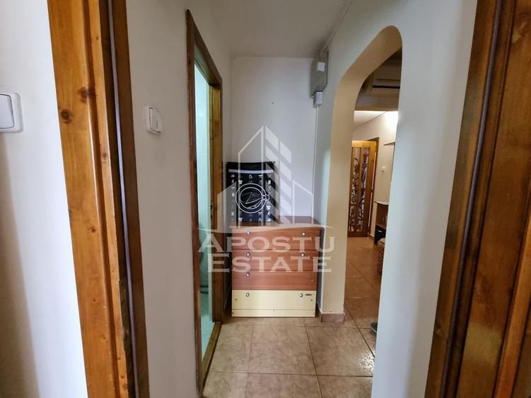 Apartament cu 3 camere decomandat, mobilat în Girocului
