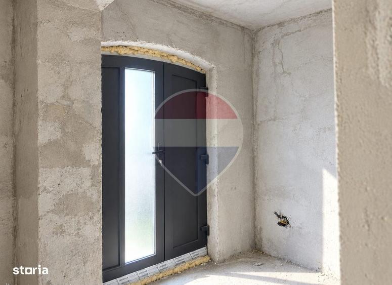 Casă cu 4 camere cu Teren 498 Mp în CFR