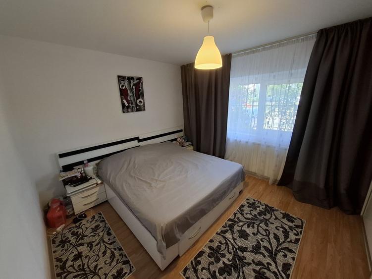 Apartament cu 4 camere decomandat, mobilat în Poarta 6