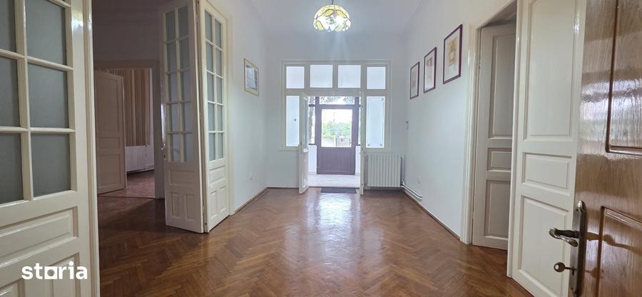 Casă cu 4 camere cu Teren 500 Mp în Far