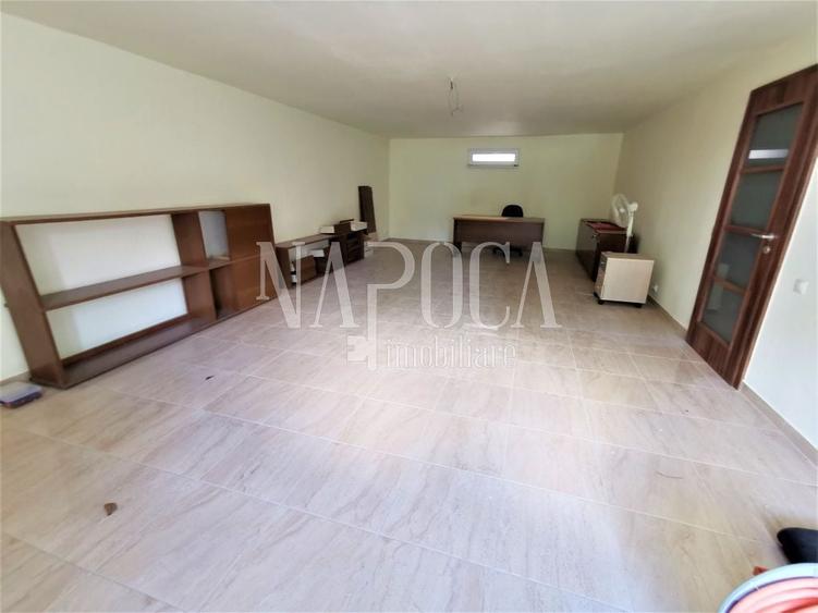 Casă individuală cu 9 camere cu Canalizare în Gruia
