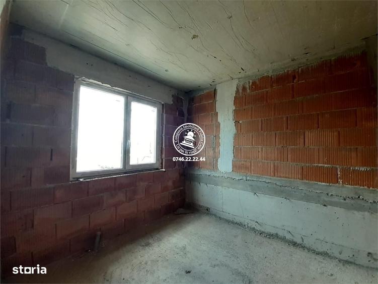 Casă cu 4 camere în Uricani