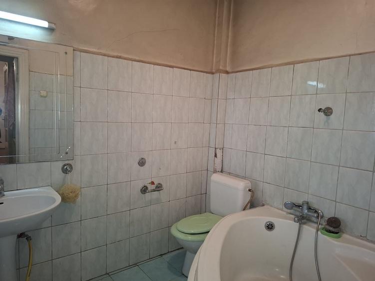Casă individuală cu 6 camere cu Canalizare în P-ța Alba Iulia