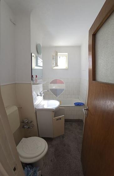 Apartament cu 3 camere decomandat, mobilat în Republicii