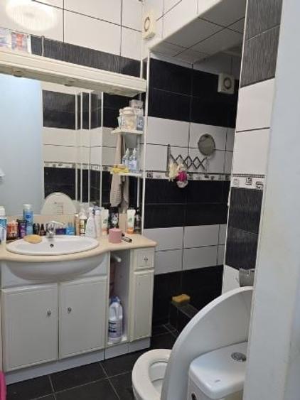 Apartament cu 3 camere decomandat în Moșilor