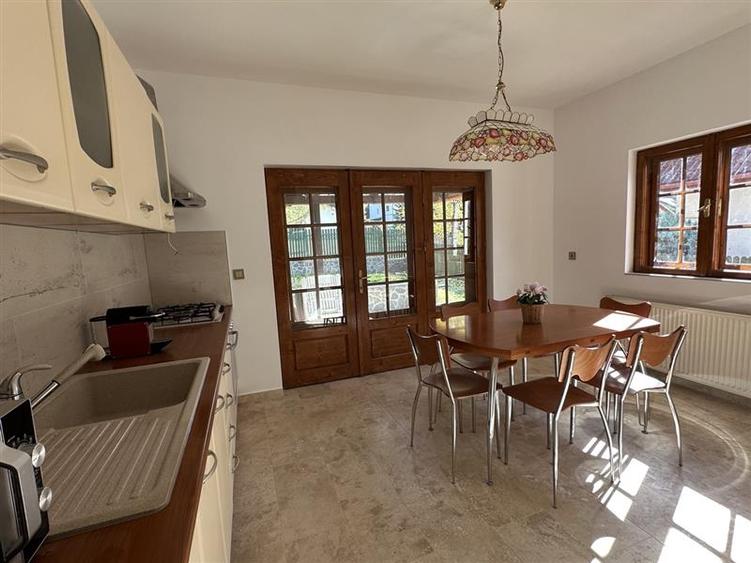 Casă individuală cu 4 camere cu Teren 600 Mp în Central
