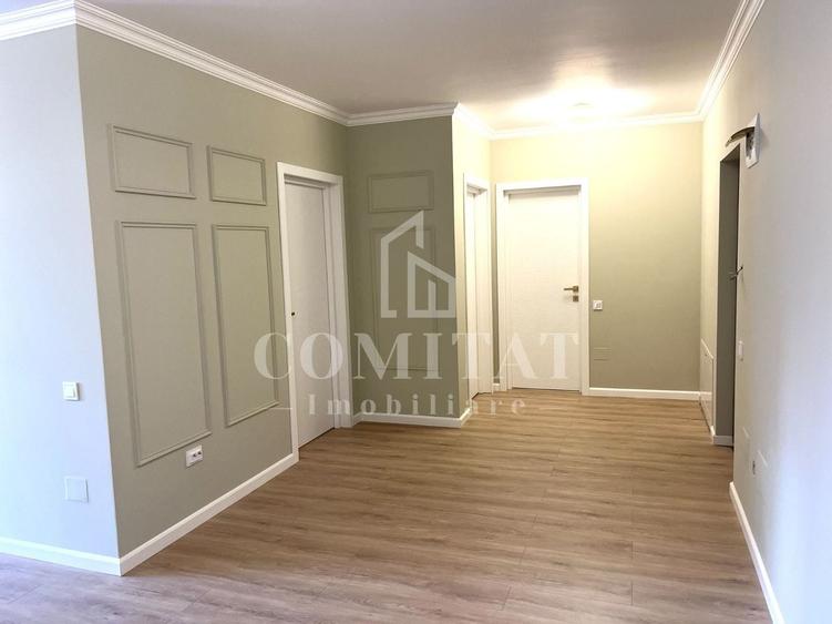 Apartament cu 3 camere semidecomandat în Florești