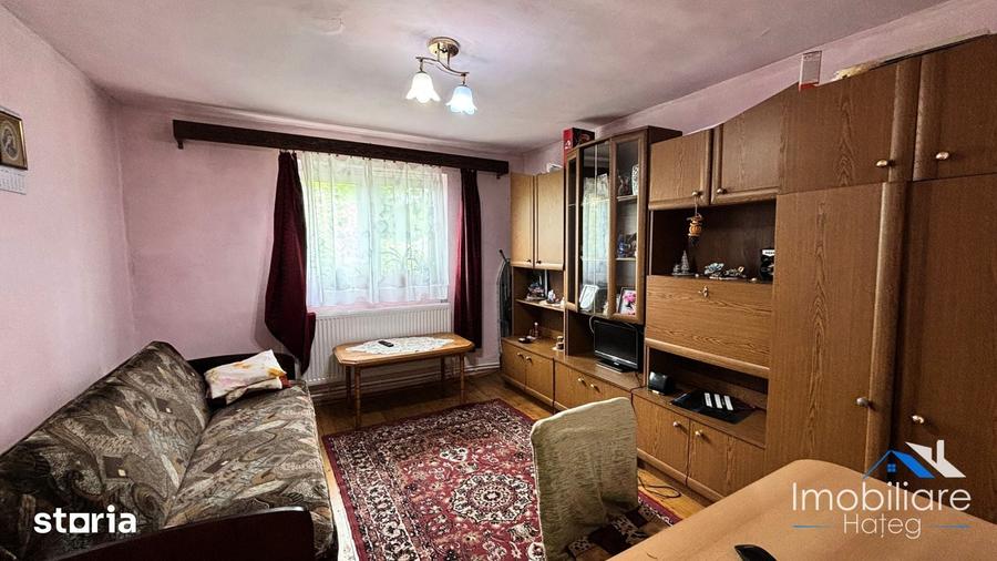 Casă cu 3 camere cu Teren 389 Mp în Petros