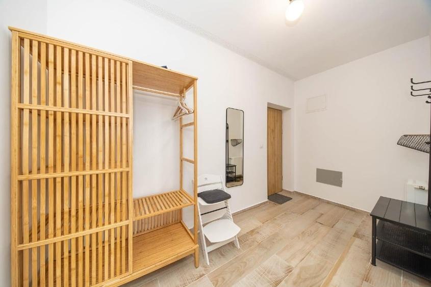 Apartament cu 3 camere decomandat, mobilat în Central