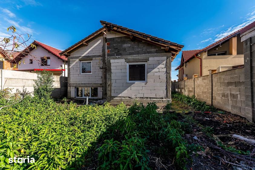 Casă cu 4 camere cu Teren 300 Mp în Zimandu Nou