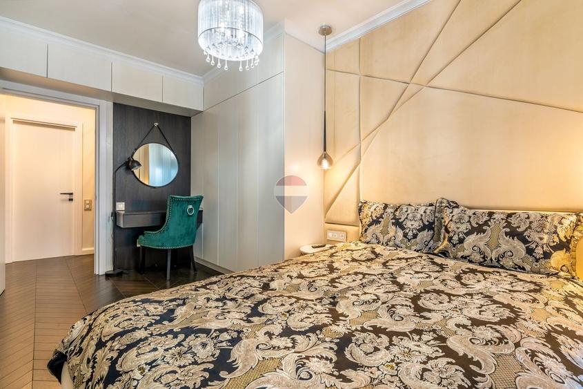 Apartament cu 3 camere semidecomandat, mobilat în Central