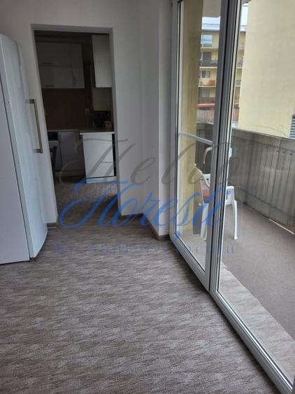 Apartament cu 3 camere decomandat în Florești