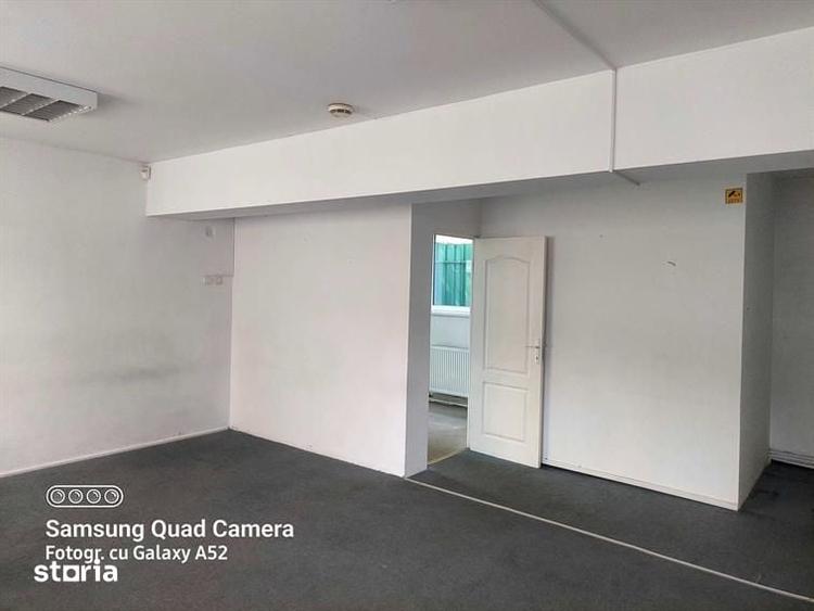 Casă cu 8 camere cu Teren 220 Mp în Vitan